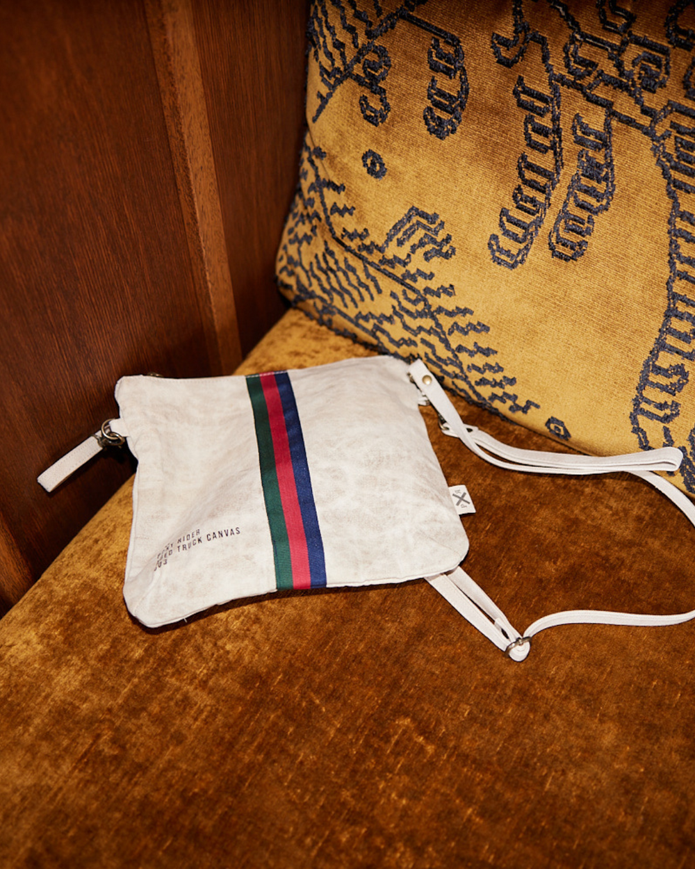 Escapee Clutch Bag / Natural Stripe/ Pony Rider