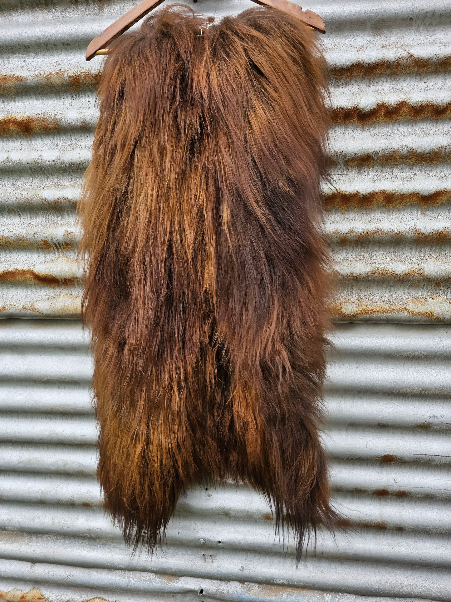 Icelandic Long Wool Sheepskin Rug / Natural Auburn