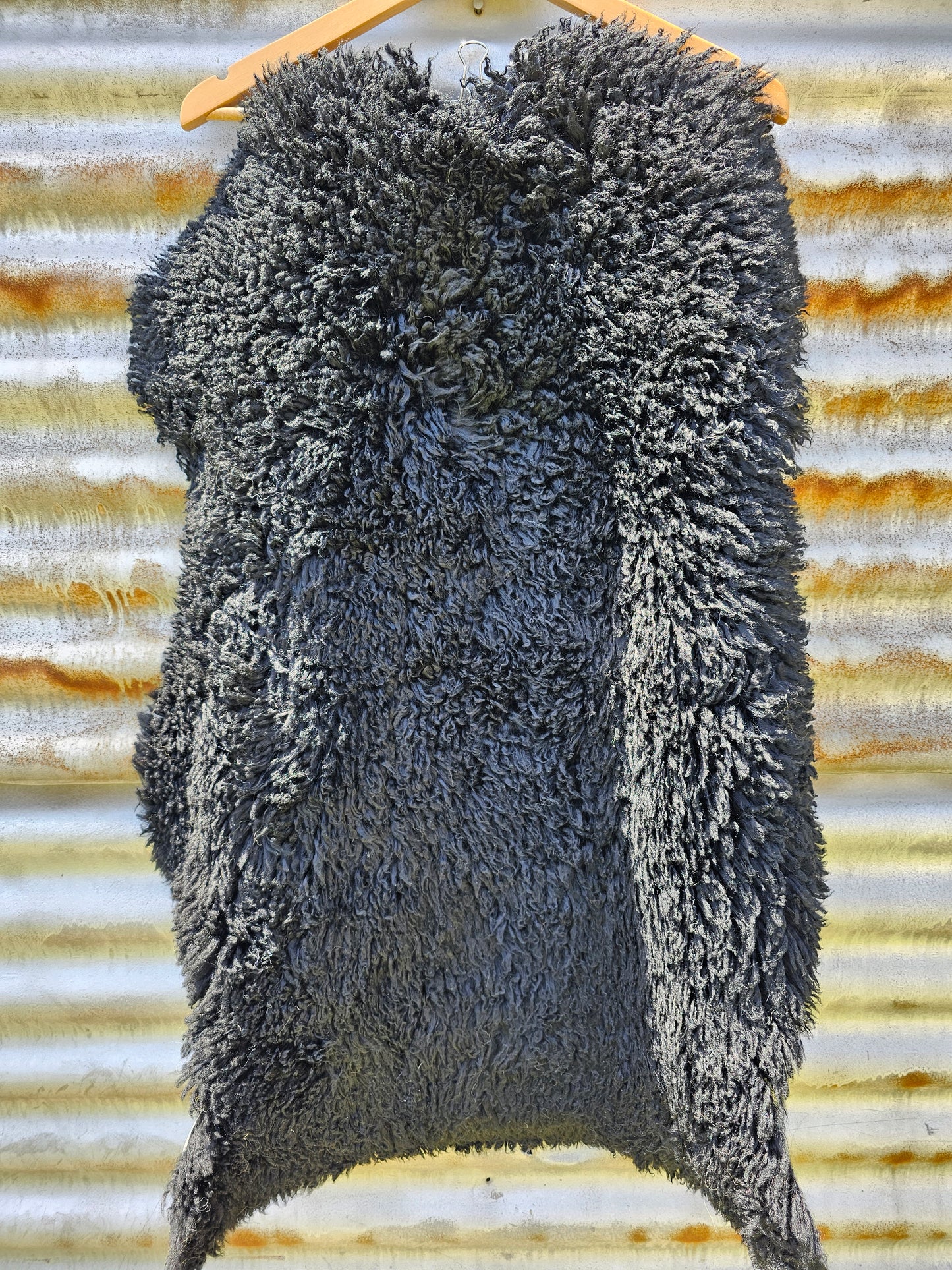 Curly Long Wool Sheepskin Rug / Black