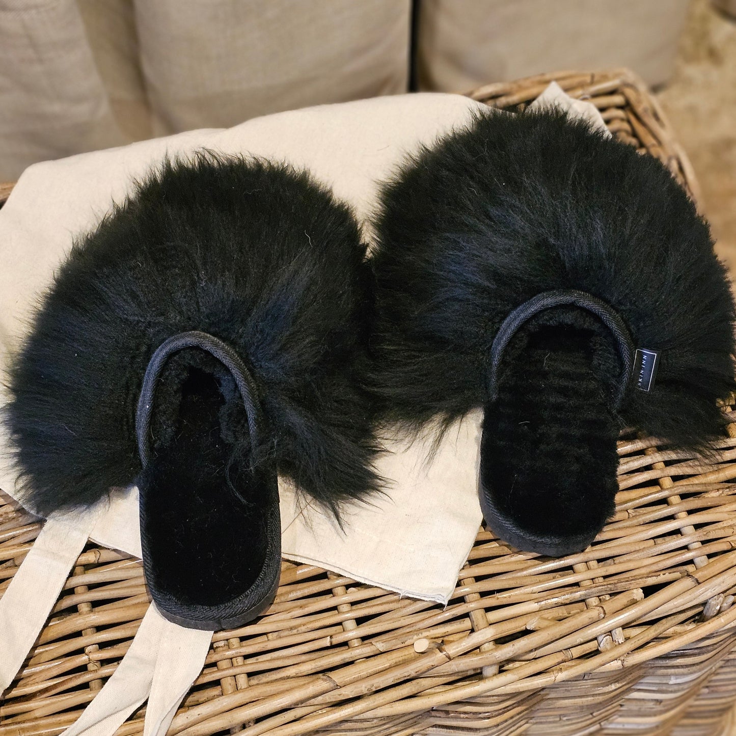 Moodle Slippers / Black