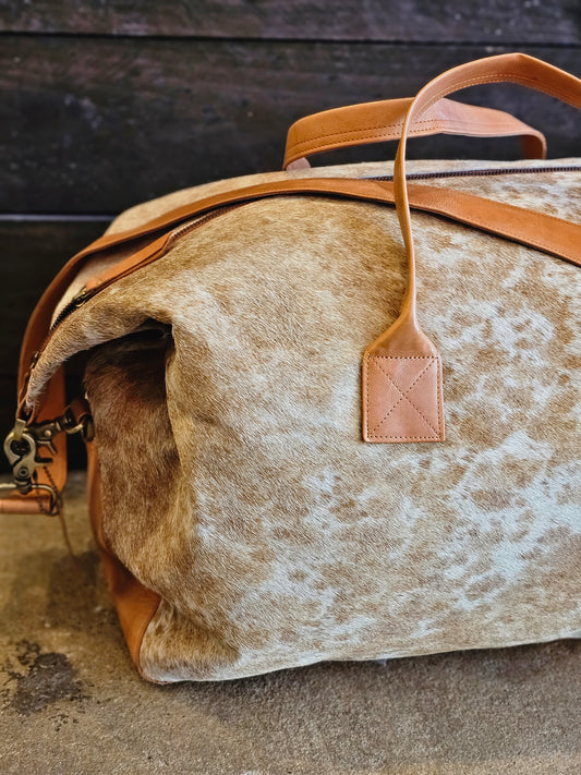 America Weekender Cowhide Duffle Bag / Tan