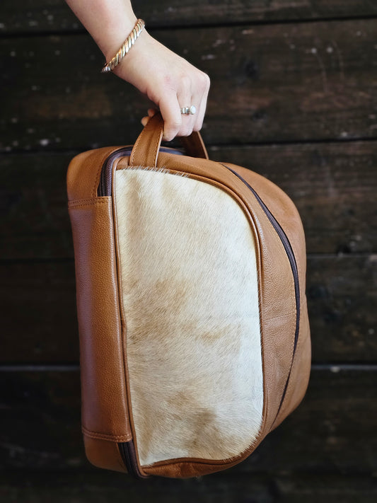 Derby Cowhide Toiletry Bag / Tan