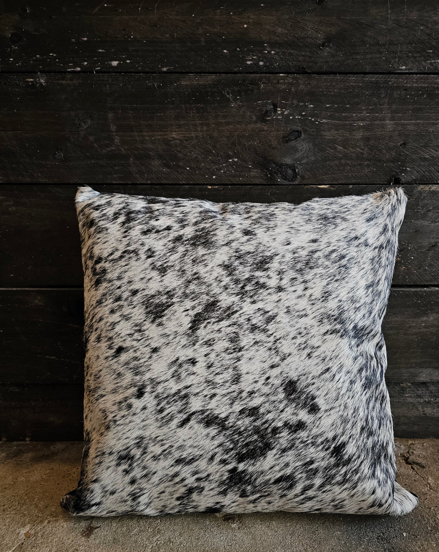 Cowhide Cushion / Black & white