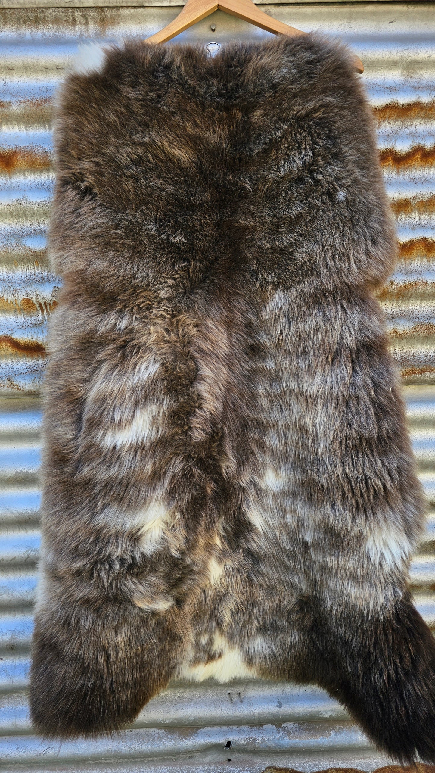 New Zealand Natural Long Wool Sheepskin Rug / Large