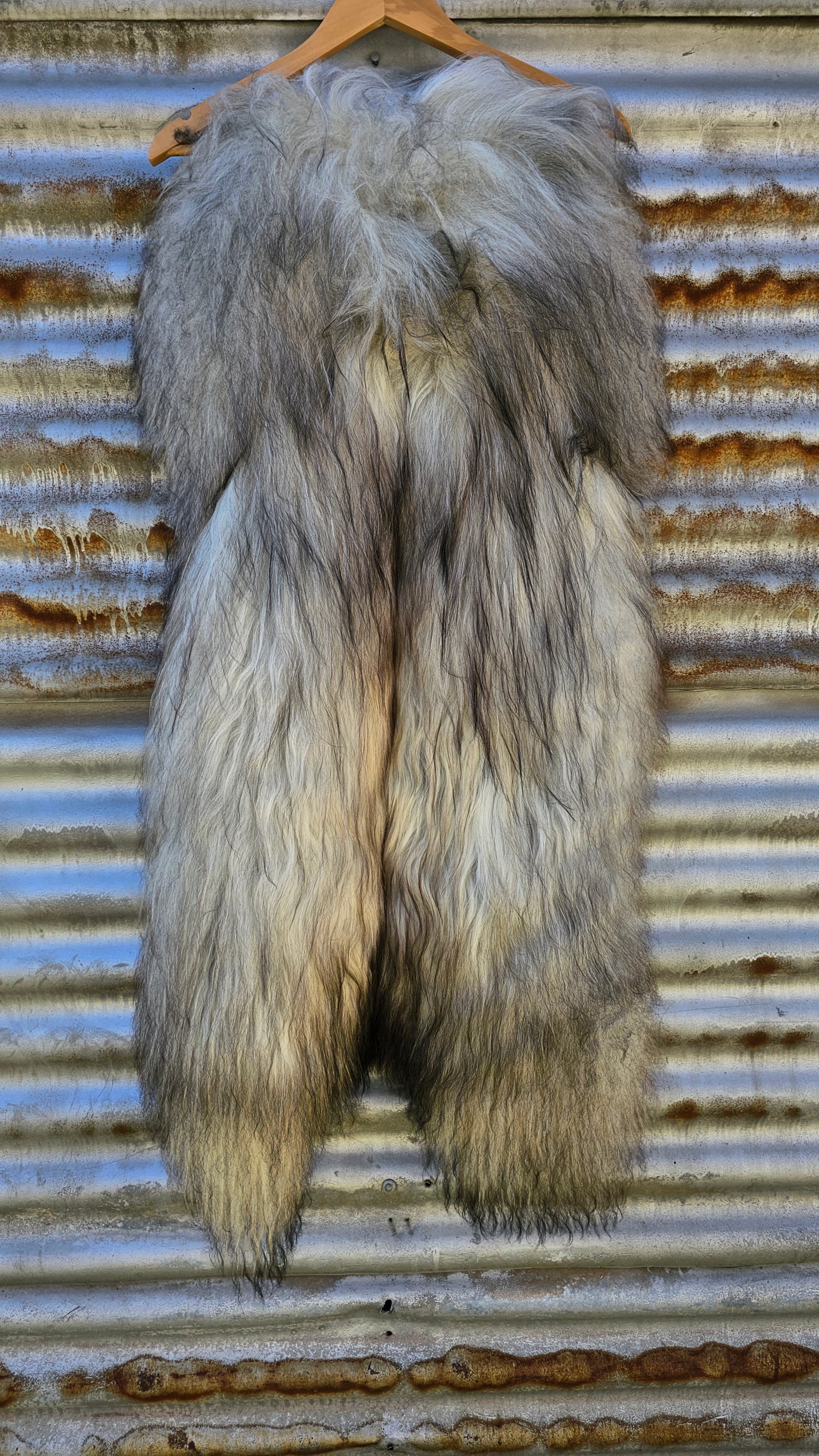 Icelandic Long Wool Sheepskin Rug / Natural Grey