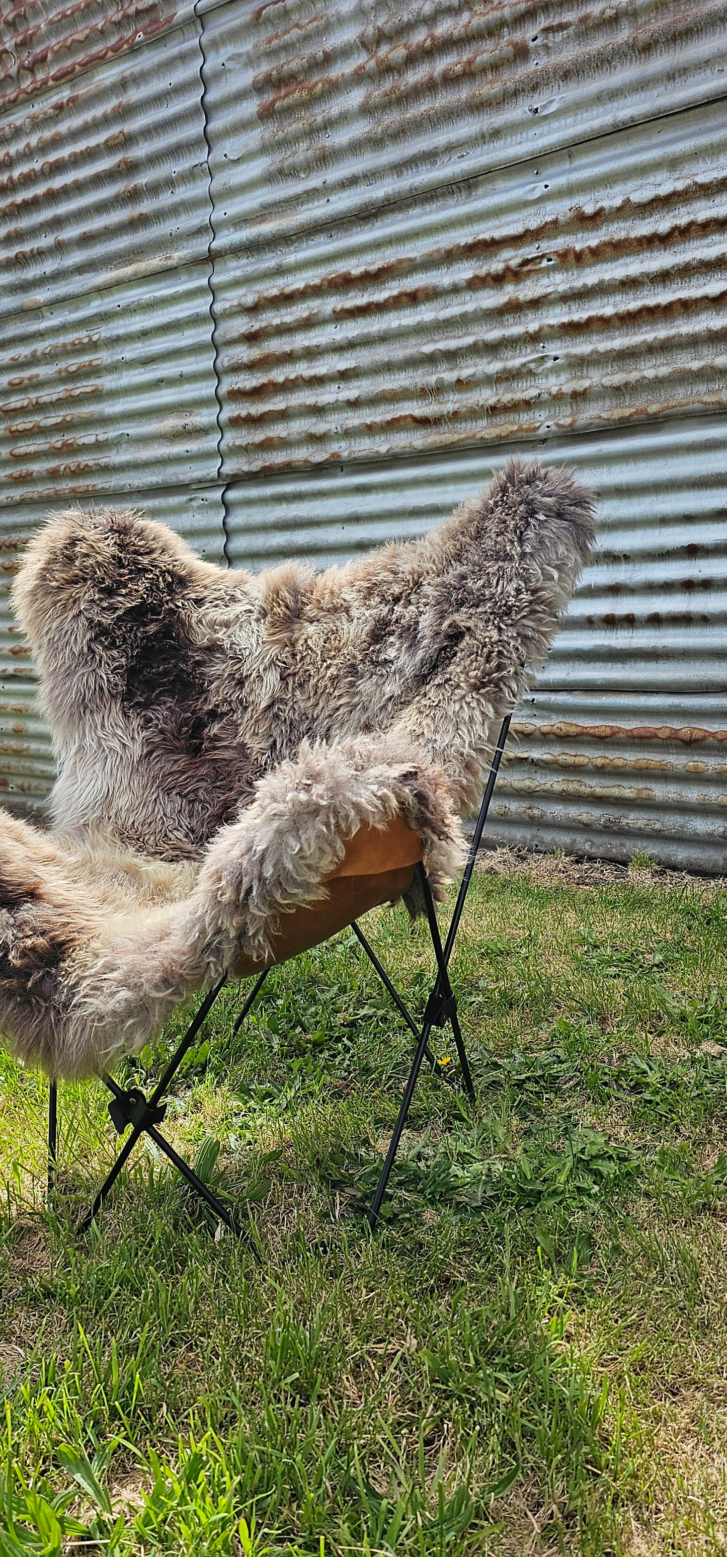 Butterfly Chair / Natural New Zealand Sheepskin & Biscotto Leather