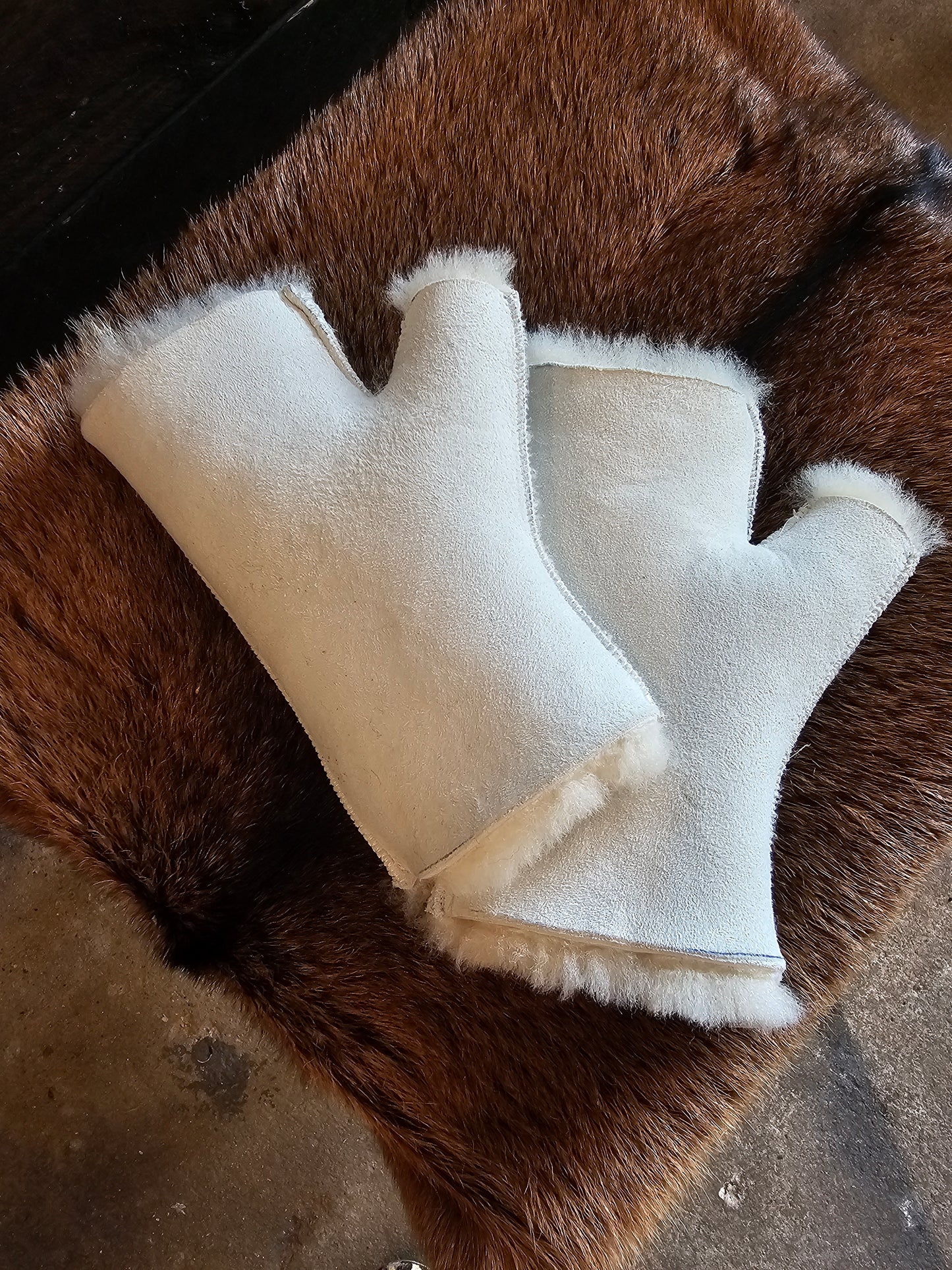 Fingerless Sheepskin Gloves / Ivory