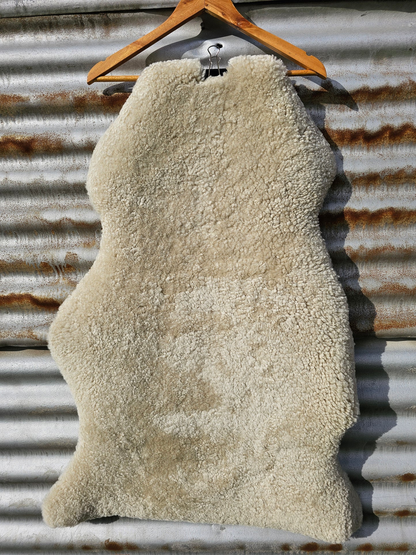 Curly Wool Sheepskin Rug / Eggshell