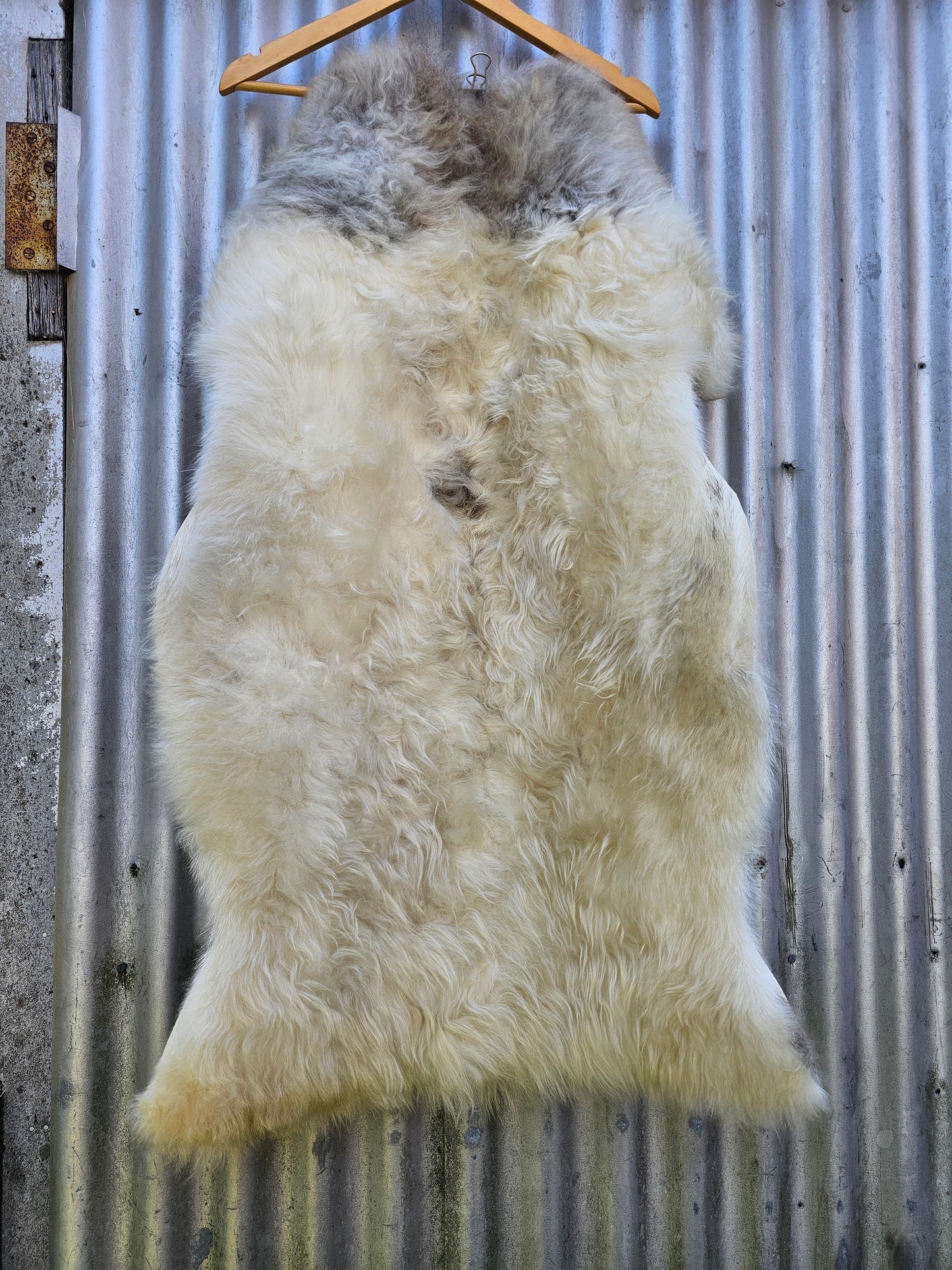 Lhasa Natural Long Wool Sheepskin Rug