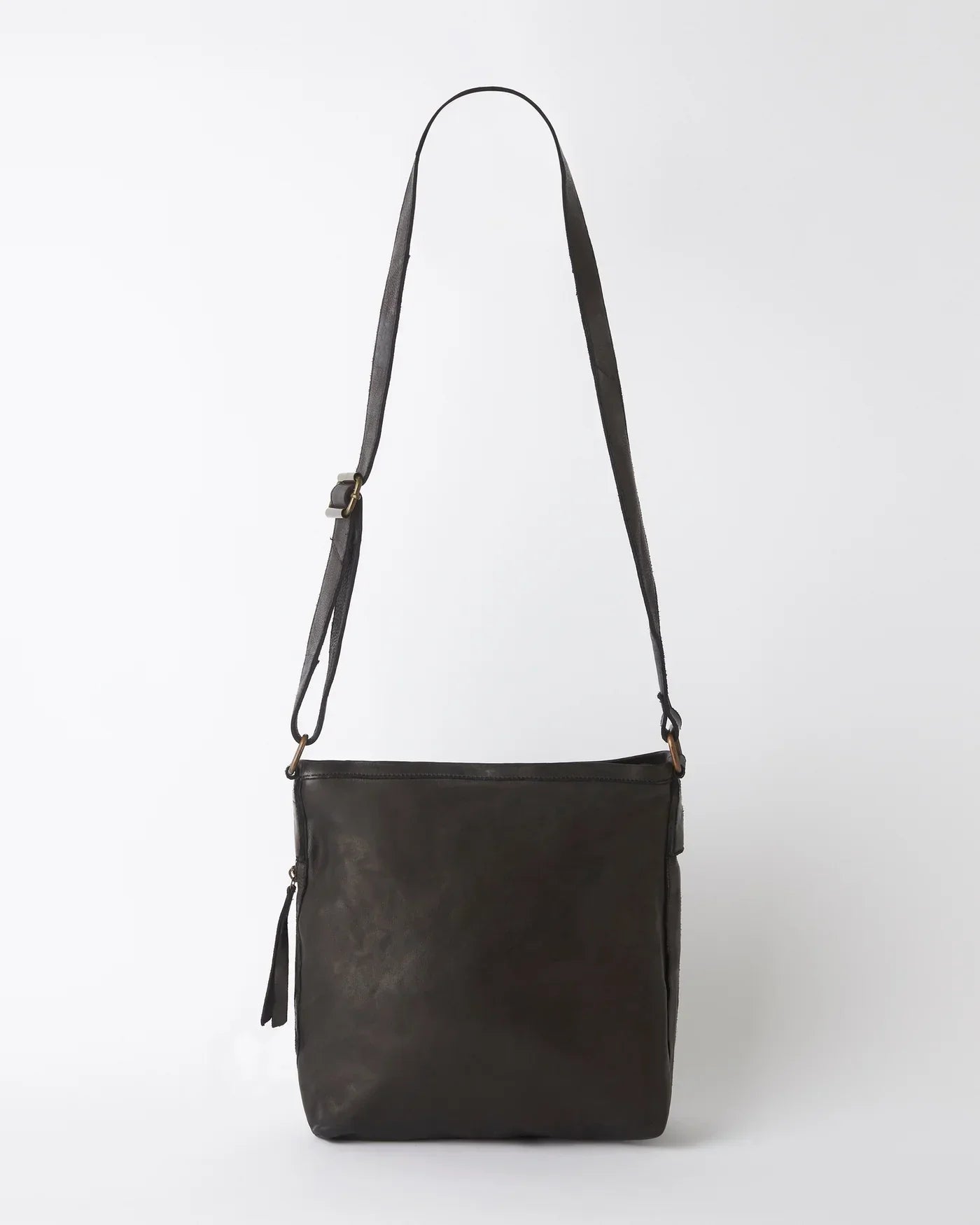 Classic Slouchy Crossbody Bag / Cognac