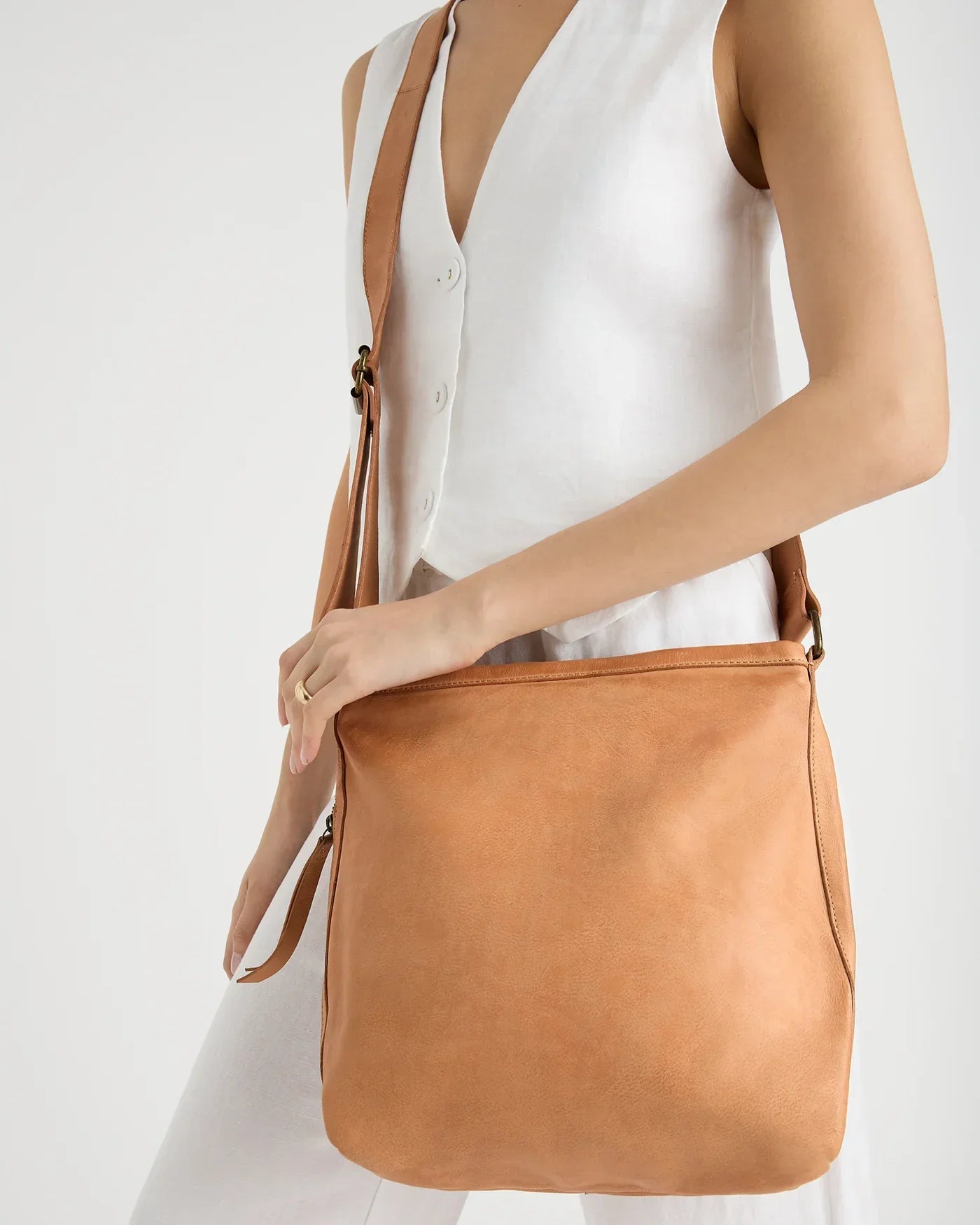 Classic Slouchy Crossbody Bag / Cognac